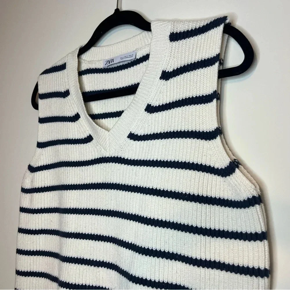 ZARA Ribbed Knit Cozy Cream Striped Cropped Sweater Vest